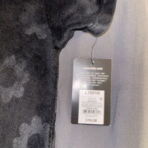 Gray Floral Patterned Top